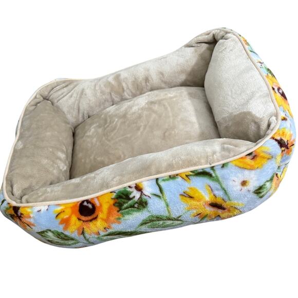 Vera Bradley Pet Bed in Sunflower Sky - Small - Medium - 26200 Lt. Blue Yellow - Picture 3 of 9